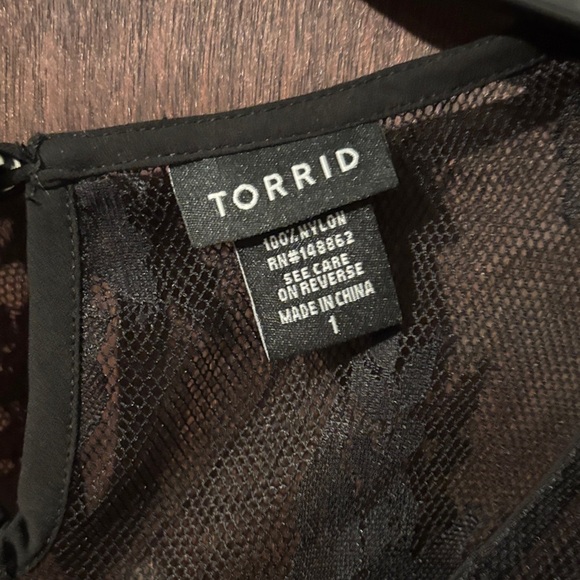 Torrid Black Lace Overlay Top NWOT - Picture 2 of 4